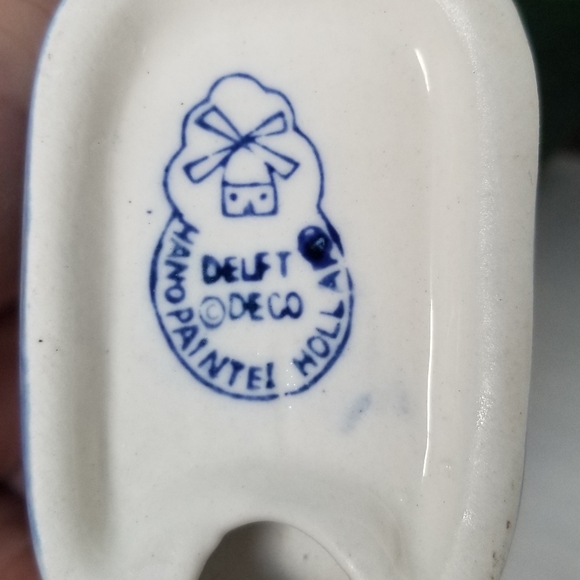 Vintage Handpainted Delft Holland Kissing Boy & Girl Blue/White Windmill Figure - Picture 5 of 7